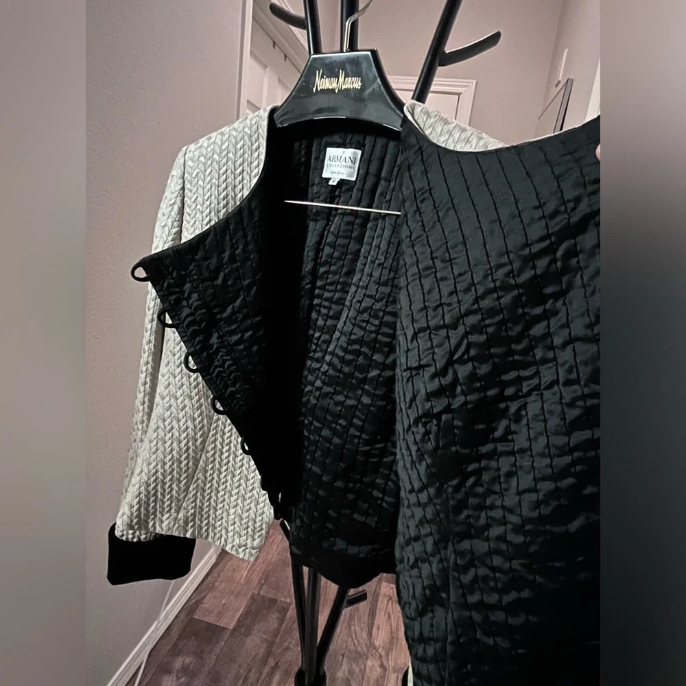 ARMANI COLLEZIONI beautiful BLAZER Jacket Made in ITALY with Velvet Details - Picture 3 of 16